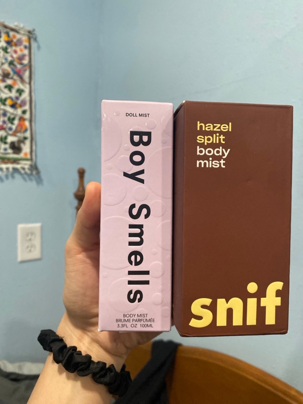 Boy smells /snif bundle mist